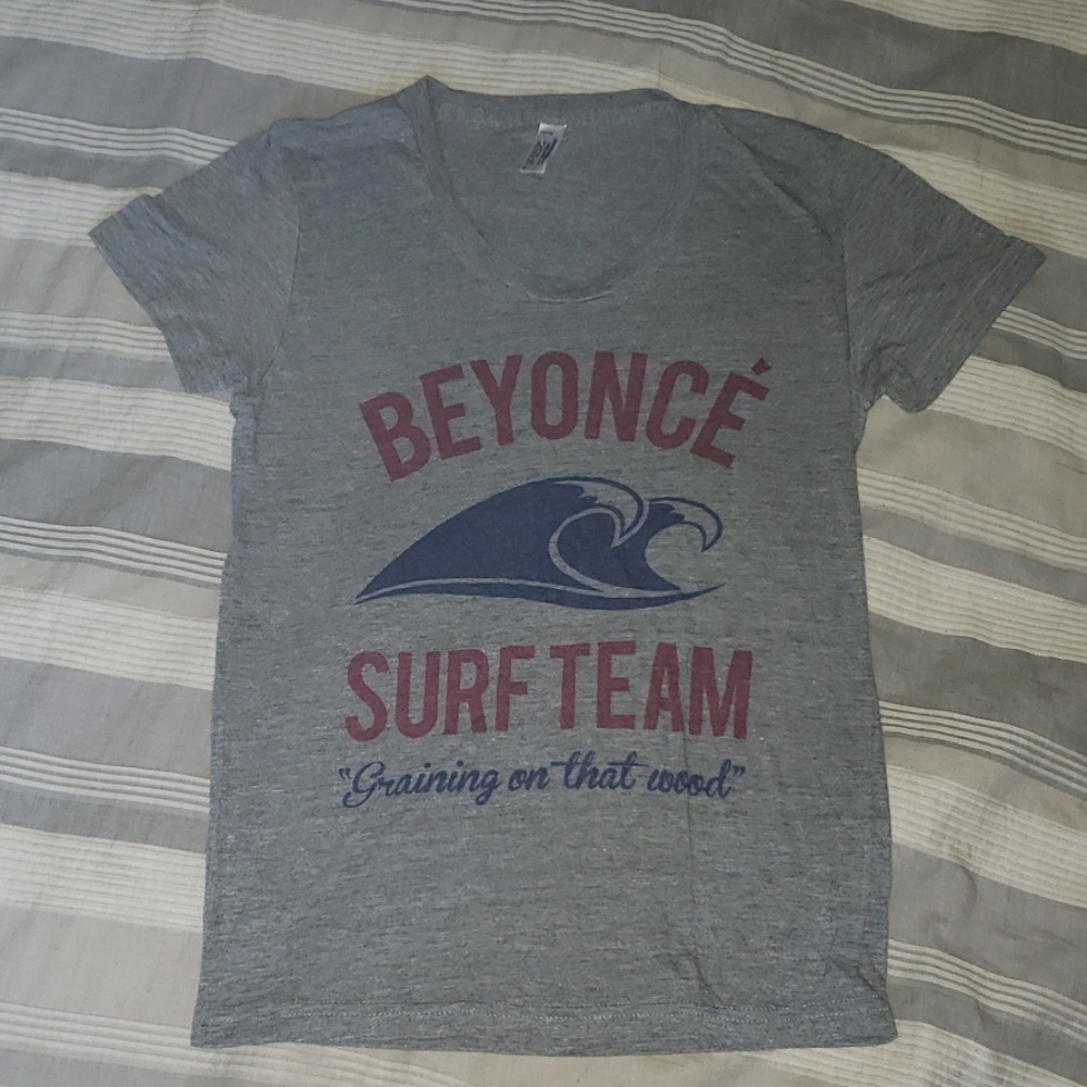 Woman American Apparel Tshirt